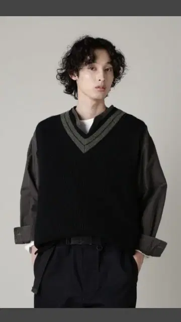 블랙 V넥 니트 베스트 [ MHL. ] LARGE