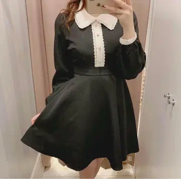 evelyn 블랙 카라 부착 바이컬러 원피스