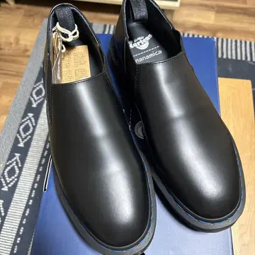 nanamica 블랙 가죽 슬립온