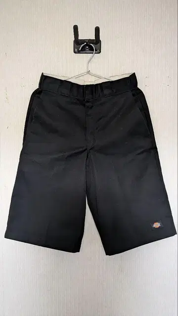 Dickies 42283 블랙 숏 워크 팬츠 W28
