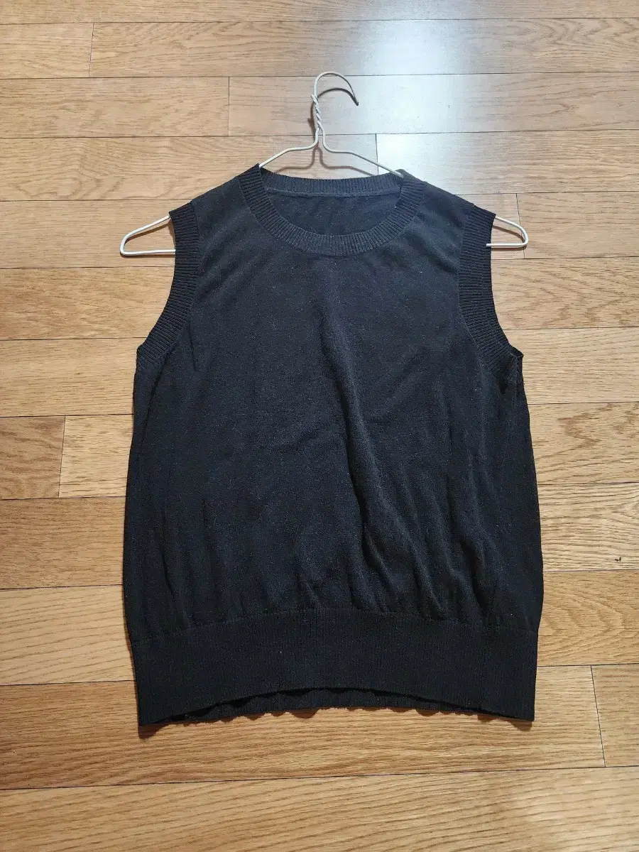 Black basic t-shirt