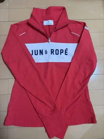 JUN & ROPE 하프 지퍼 긴팔 의류 레드