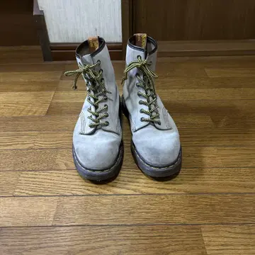 닥터마틴 8홀 베이지 스웨이드 잉글랜드제