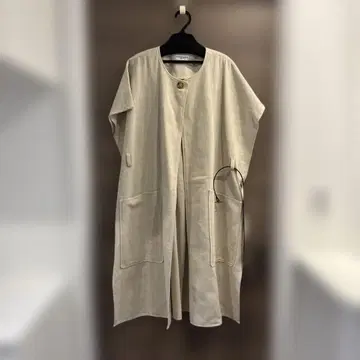 베이지 오픈 프론트 롱 코트