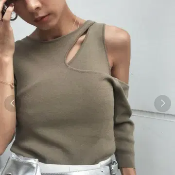 Ameri vintage 슬립 넥 니트 새상품급 카키