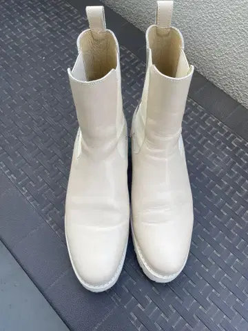 화이트 가죽 사이드 고어 부츠