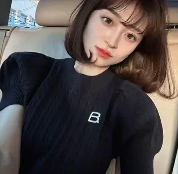 B. PUFF KNIT Bibiy. 반팔 니트 네이비