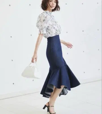 SNIDEL 하이웨스트 헴 볼륨 스커트 데님 맥시 롱 인디고