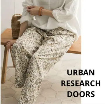 URBAN RESEARCH DOORS 플라워 프린트 이지 팬츠