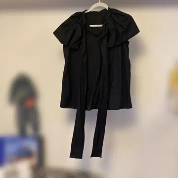 프릴 장식 블랙 반팔 상의 브랜드, 미러 오웬