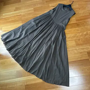 CLOCHE 슬리브리스 면 원피스