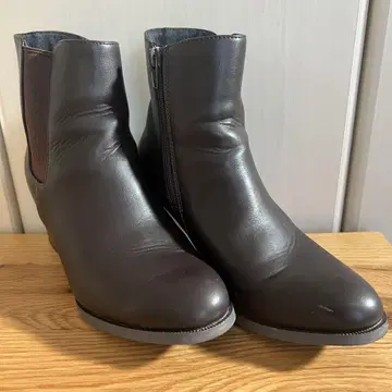 오데트 e 오디엘 브라운 부츠