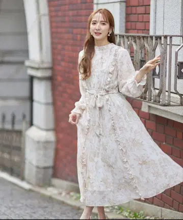 토코 클로젯 토와 드 주이 패턴 프릴 플리츠 롱 원피스
