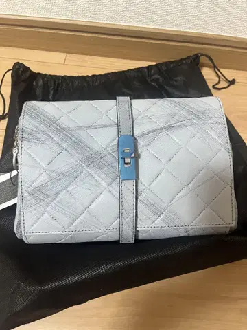 새상품 M.U.L 퀼팅 엠보 숄더백