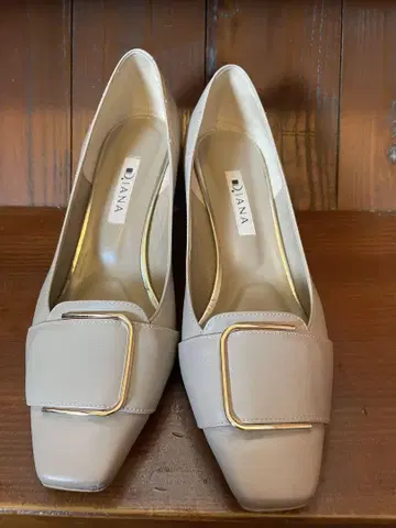 DIANA 베이지 스퀘어토 하이힐 23.5cm