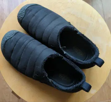 KEEN 24 블랙 슬립온