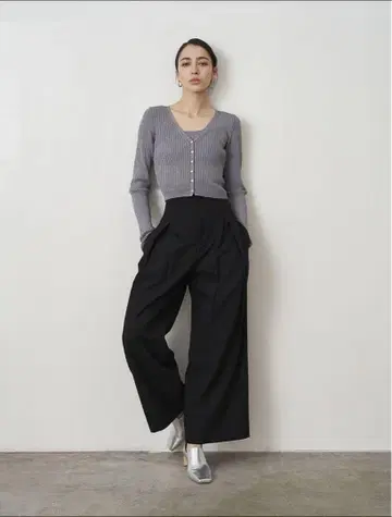 [ 컨디션 최상 ] ELENDEEK CLEAN TUCK PANTS 블랙
