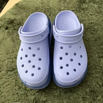 메가 Crocs 라이트 블루 클로그 샌들