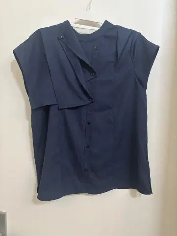 UNITED TOKYO 라이트 린넨 라이크 블라우스