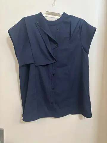 UNITED TOKYO 라이트 린넨 라이크 블라우스