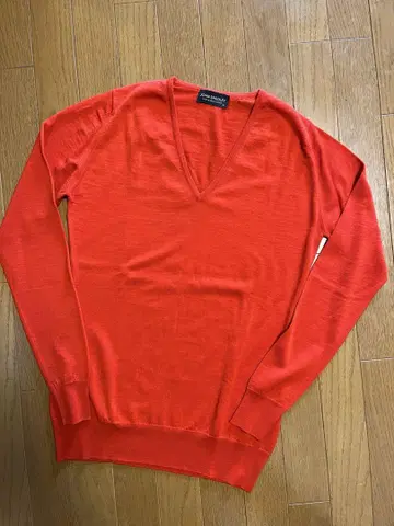 JOHN SMEDLEY V넥 니트 빨간색
