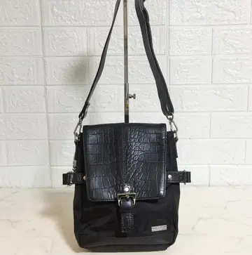 no37541 꼼사데모드 크로커다일형 가죽 숄더 백