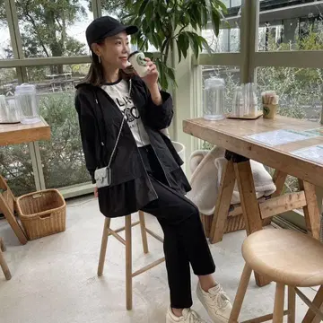 HOODIE FRILL JUMPER BLACK 벌스데이 바쉬