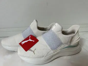 PUMA SOFTRIDE 화이트 스니커즈