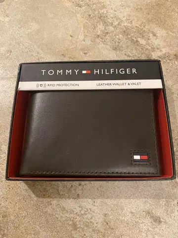 TOMMY HILFIGER 브라운 가죽 이단 접이식 지갑