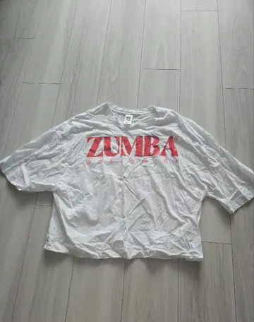 ZUMBA 화이트 반팔 T셔츠 XS