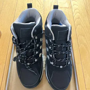 등산화 블랙 하이컷