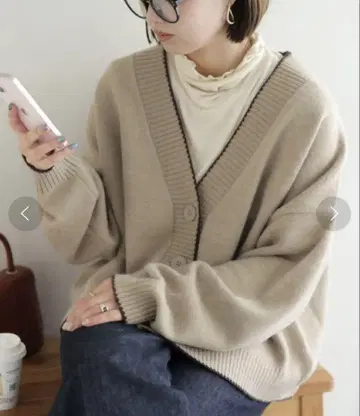 Discoat 파이핑 배색 오버 가디건 니트 베이지