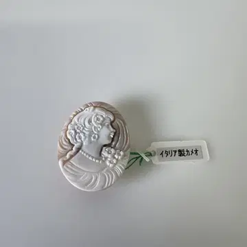 카메오 오비 고정 띠 여성의 옆모습