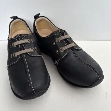 블랙 가죽 플랫슈즈