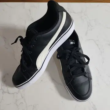 Puma 블랙 스니커즈 27.5cm