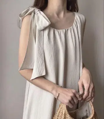 [ 새상품 가격표 포함 ] 숄더 리본 플레어 원피스