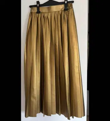 UN3D 플리츠 스커트