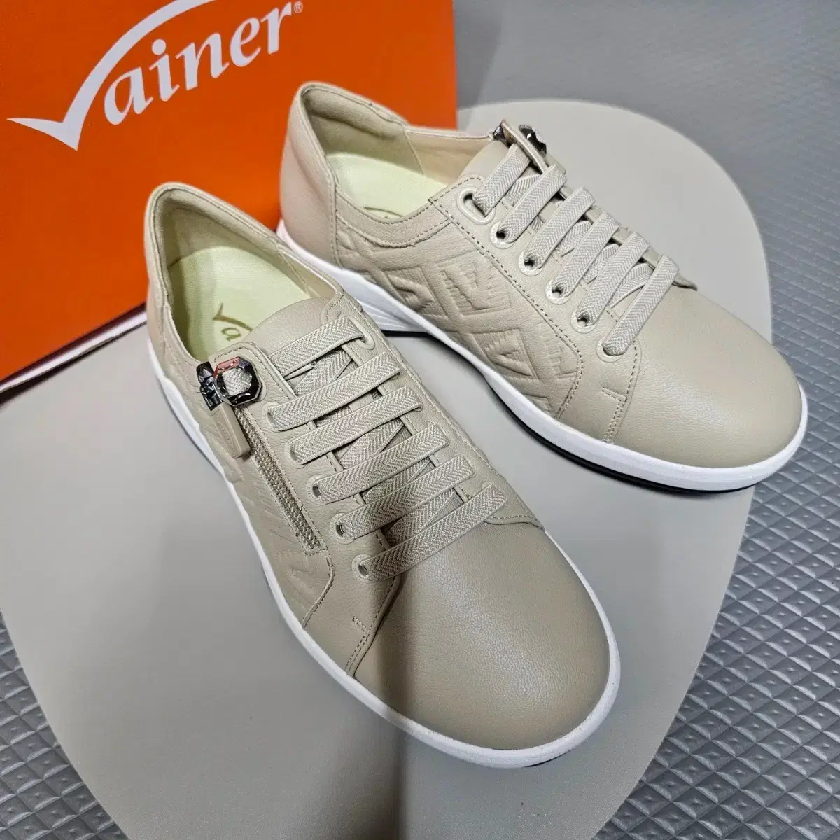 Bainers Women's Leather Sneakers (230). Bainers Women's Comfort Shoes