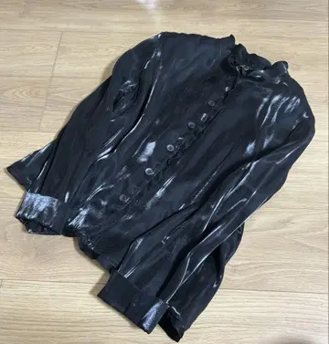 Re Cente 광택 있는 블랙 긴팔 셔츠