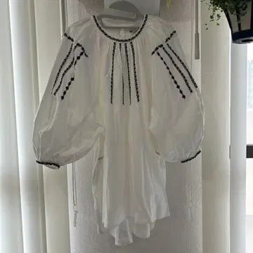 CLANE 자수 화이트 셔츠