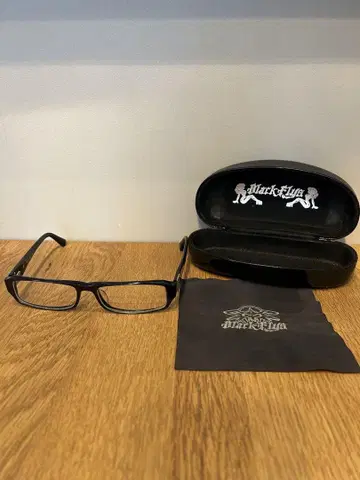 Black Flys 블랙 안경 프레임