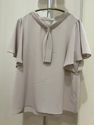 [시착만 한 상품] any SiS 펄 장식 보타이 블라우스