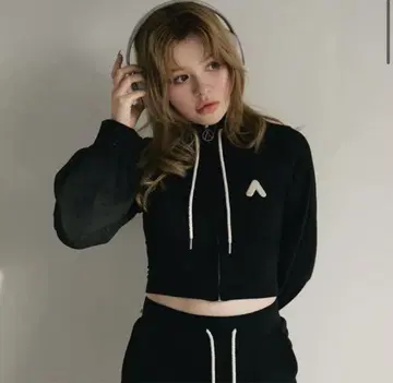 andmary Willow line tops black
