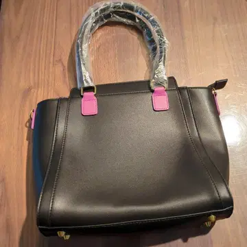 귀멸의 칼날 코쵸우 시노부 모델 블랙 합성 피혁 숄더백