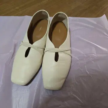 AU BANNISTER 아이보리 펌프스 38