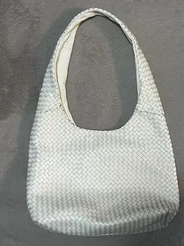 새상품급! 츠모리치사토 총 왕골 짜임 빅 숄더백 화이트 손잡이 하나!