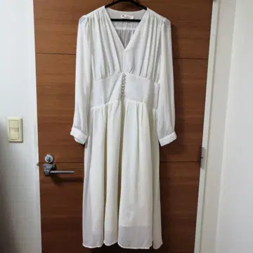 화이트 V넥 버튼 원피스