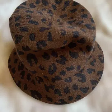 ANNA SUI 레오파드 무늬 모자