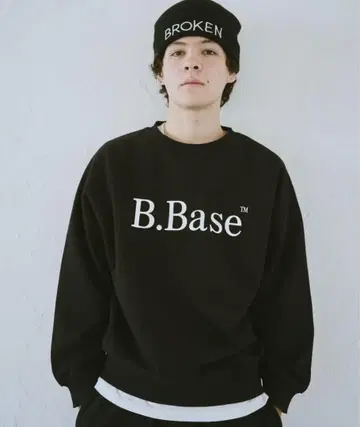 BROKENBASE 맨투맨 블랙