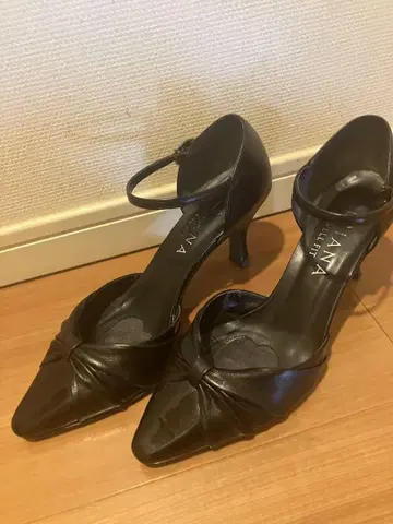 DIANA 블랙 하이힐 펌프스